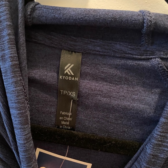 BNWT workout pullover - Picture 3 of 3